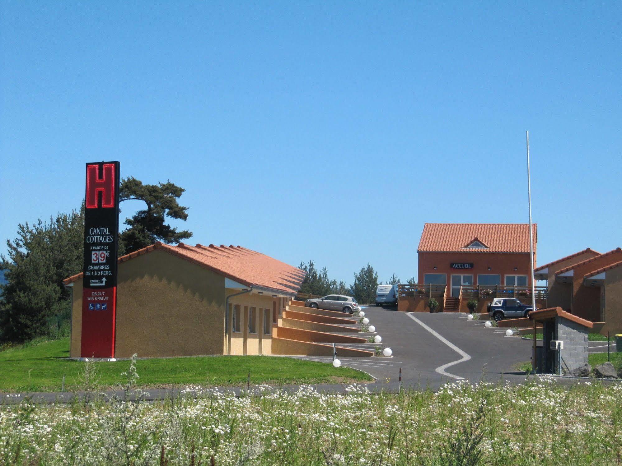 Hotel Cantal Cottages Saint-Georges  エクステリア 写真